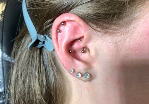 Nastreľovanie náušníc na správne miesto: Prečo na ihle záleží?